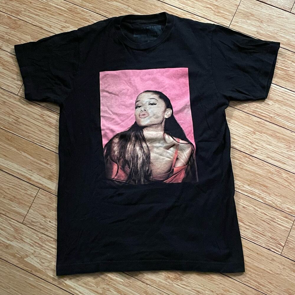 Ariana Grande Dangerous Woman Tour T-Shirt pop singer vibes
